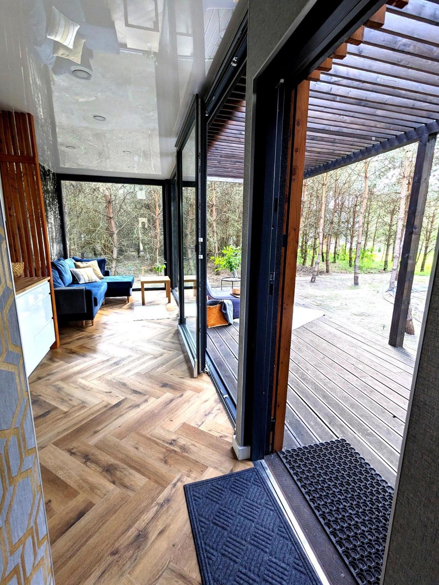 Przeszklony Tiny House W Lesie Apartment